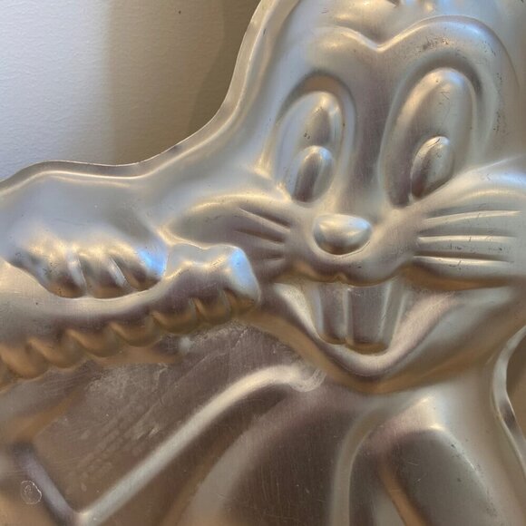 Vintage Wilton Bugs Bunny Cake Pan 1978 Warner Bros Aluminum Cartoon Bakeware 14 - Picture 5 of 9
